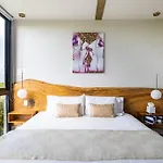 Designer Penthouse - Jungle Views, Bike To *