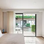 Penthouse Retreat Private Pool & Premium Amenities