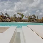 Infinity Pool In Veleta Apartment Tulum