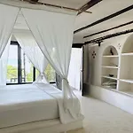 Hotel Luv