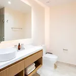Stunning 2 Bd Mistiq Ph Rooftop Private Pool Apartment *