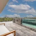 Stunning 2 Bd Mistiq Ph Rooftop Private Pool Apartment