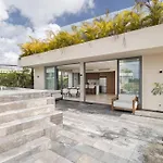 Stunning 2 Bd Mistiq Ph Rooftop Private Pool