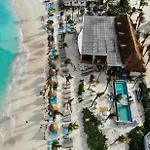 Departamento 2, Tulum Country Home, con Muelle de Pesca, Club de Playa, Alberca, Cenote y Campo de Golf, Contrata Day Pass Bahia Principe
