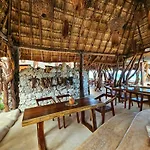 Cabanas Playa Condesa