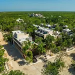 *Jungle Ph W/Pool, Close To Downtown & Beach