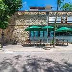 King Studio With Private Balcony, Rooftop Pool, Gym