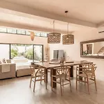 La Selva Jungle Getaway