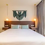 Lux 1br With Rooftop Pool, Spa, Gym, Kids Playroom *