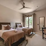 Boho Chic 3br Villa, La Veleta, Rooftop & Private Pool Сasa de vacaciones *
