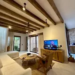 Woody, Boho Home 3Br, Gated Community, Rooftop