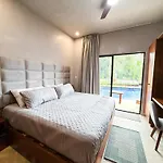 New Swim-Up Apartment King Bed Wifi