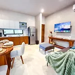 New Swim-Up Apartment King Bed Wifi