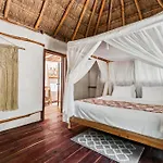 Xhule Hotel 4*
