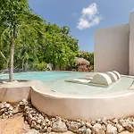 Hotel Xhule