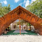 Hotel Xhule 4*