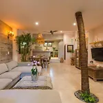 Jungle Villa -Steps To The Beach And Restaurants!