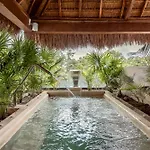 Private & Infinity Pool, King Bed, Sauna, Gym & More