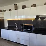 Brand New Penthouse Jungle Views 2 Bdr Sleeps 6 Holiday home *