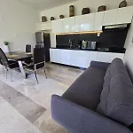 Brand New Penthouse Jungle Views 2 Bdr Sleeps 6 Holiday home *