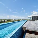 Infinity Pool Rooftop Wifi Tulum