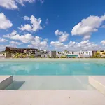 Jungle Chic King Studio With Pool