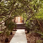 - Aldea Mangle&cenote