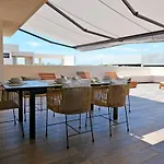 Luxury Rooftop Oasis, Heated Pools, Private Escape