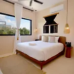 Luxury Rooftop Oasis, Heated Pools, Private Escape