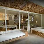 New Villa With Bathtub And Jacuzzi