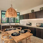 Luxury Jungle Villa-Pvt Pool -100Mbs- Concierge 8A