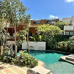 Relaxing Lakeside Retreat Pool, Hot Tub Y Patio