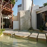 Ocean Breeze Villa - A Few Steps From The Beach!