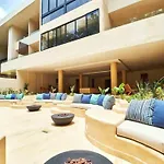 Stunning 2 Bedroom At With Infinity And Jacuzzi By Waves Management *