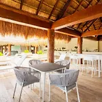 Stunning 2 Bedroom At With Infinity And Jacuzzi By Waves Management Сasa de vacaciones