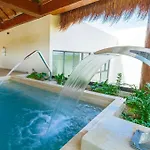 Stunning 2 Bedroom At With Infinity And Jacuzzi By Waves Management * Tulum
