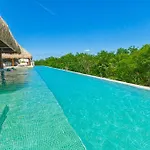 Stunning 2 Bedroom At With Infinity And Jacuzzi By Waves Management Сasa de vacaciones *