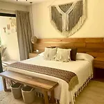 Stunning 2 Bedroom At With Infinity And Jacuzzi By Waves Management * Tulum