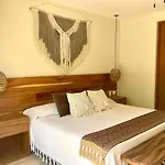 Stunning 2 Bedroom At With Infinity And Jacuzzi By Waves Management Сasa de vacaciones