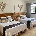 Stunning 2 Bedroom At With Infinity And Jacuzzi By Waves Management Сasa de vacaciones *