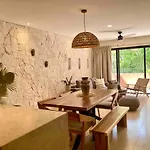 Stunning 2 Bedroom At With Infinity And Jacuzzi By Waves Management Сasa de vacaciones *