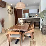 Stunning 2 Bedroom At With Infinity And Jacuzzi By Waves Management Сasa de vacaciones Tulum