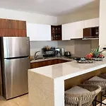 Сasa de vacaciones Stunning 2 Bedroom At With Infinity And Jacuzzi By Waves Management
