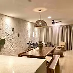 Stunning 2 Bedroom At With Infinity And Jacuzzi By Waves Management Сasa de vacaciones Tulum