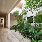 Luxury 2Bd Rooftop Pool Jacuzzi Gym Sauna Y More