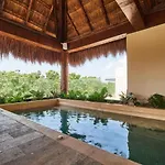 Luxury 2Bd Rooftop Pool Jacuzzi Gym Sauna Y More