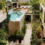 Apartment Your Dream Pool Bikes & Near Every Hotspot