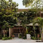 Your Dream Stay Pool Bikes & Near Every Hotspot