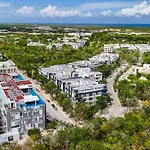 Luxury Stay Private Pool And Movie Theater Retreat