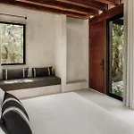 Private Jungle - Pool & Concierge For 21